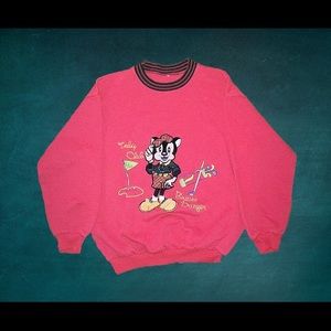 Vintage women sweater in a really good condition.